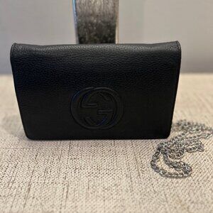 Gucci Interlocking GG Soho Pebbled Calfskin Leather Bag/wallet on Silver Chain